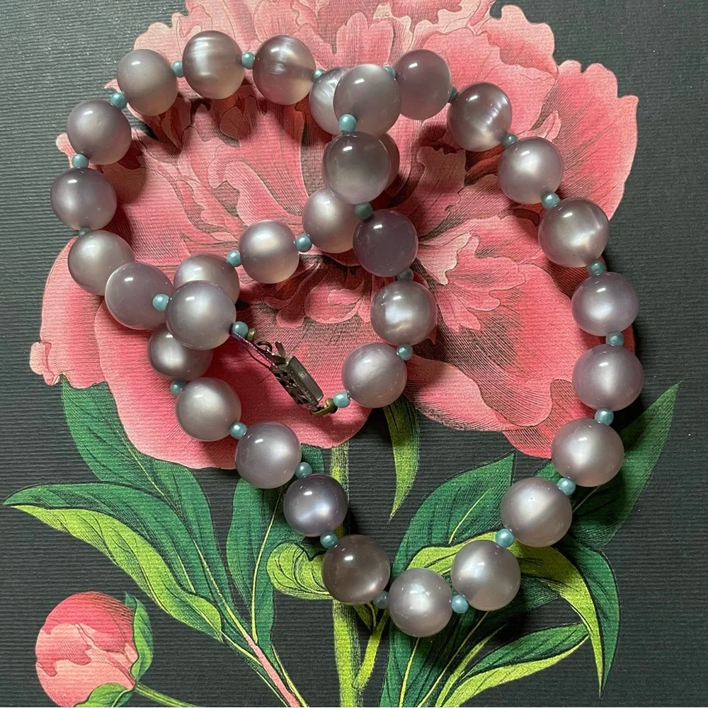 Vintage dusty lilac moonglow? beaded necklace novelty slide clasp midcentury